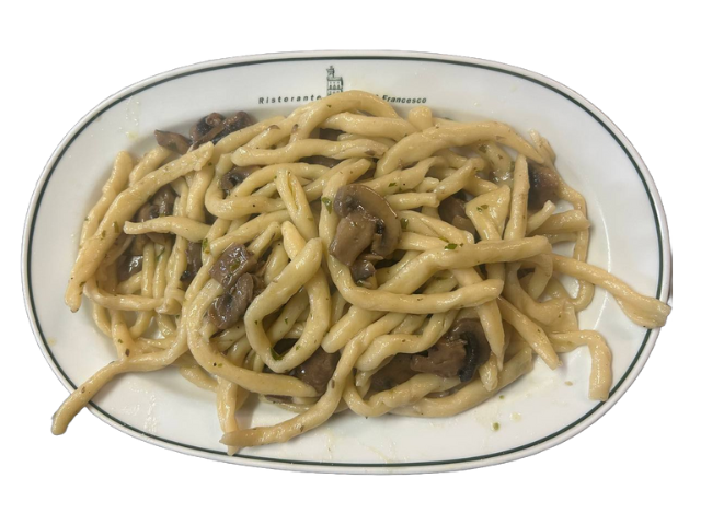 Strozzapreti ai funghi champignon